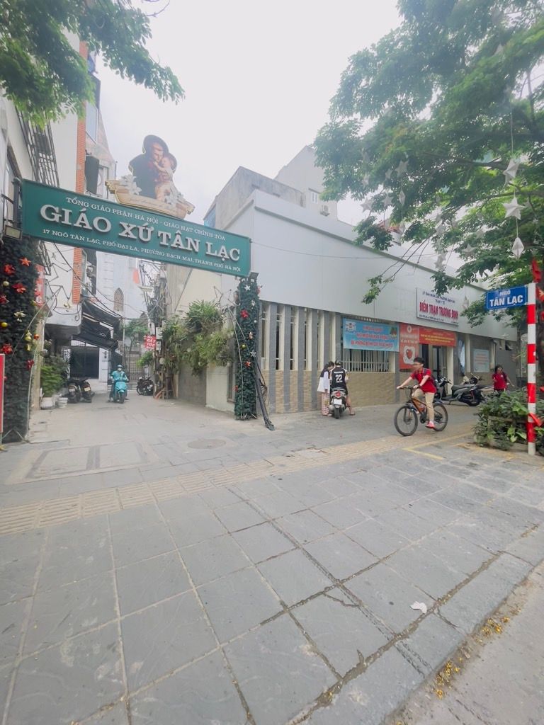 Bán nhà Ngõ Tân Lạc - diện tích 62m2 3 tầng - ô tô lùi tận cửa - giá 18 tỷ