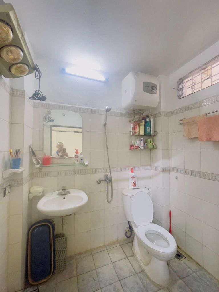 Bán nhà Ngõ Tân Lạc - diện tích 62m2 3 tầng - ô tô lùi tận cửa - giá 18 tỷ