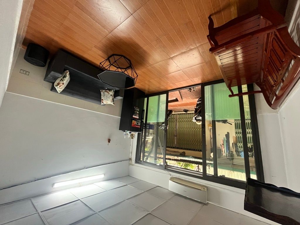 Bán nhà Vũ Hữu - diện tích 40m2 1 tầng - ô tô đỗ cổng - giá 1,5 tỷ