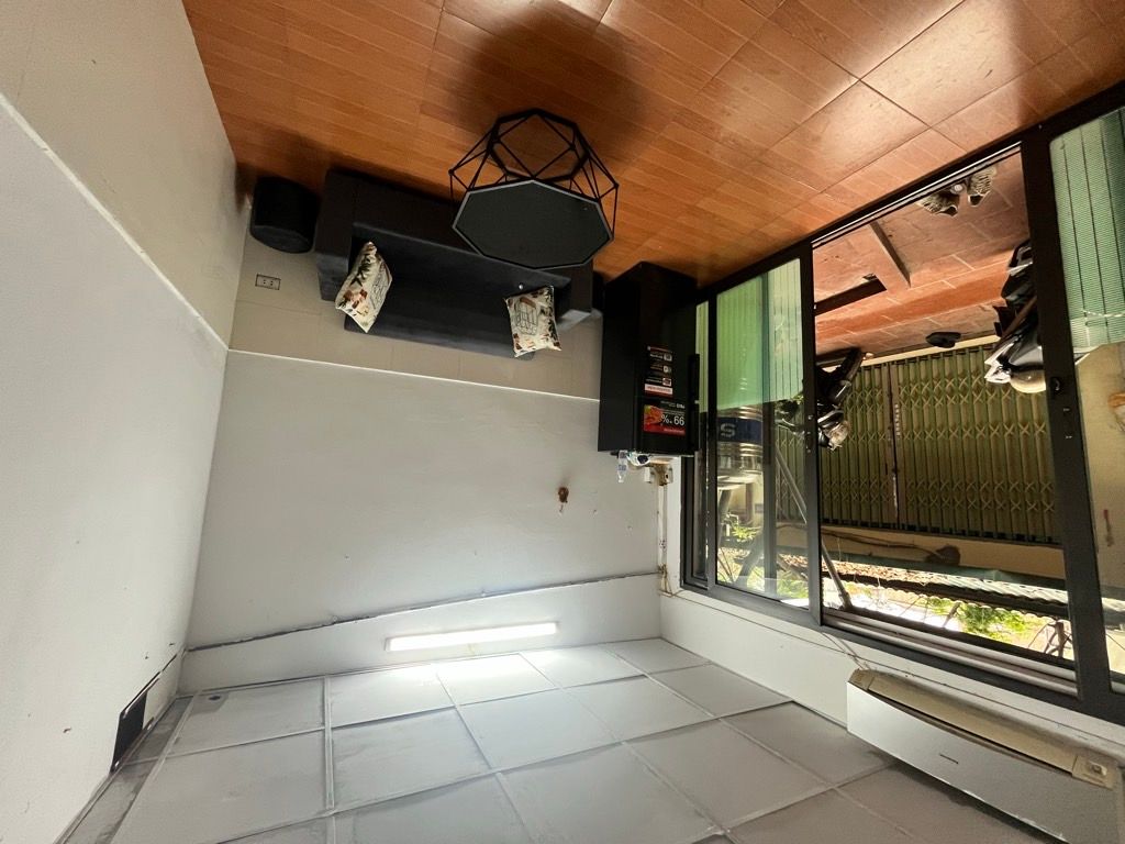 Bán nhà Vũ Hữu - diện tích 40m2 1 tầng - ô tô đỗ cổng - giá 1,5 tỷ