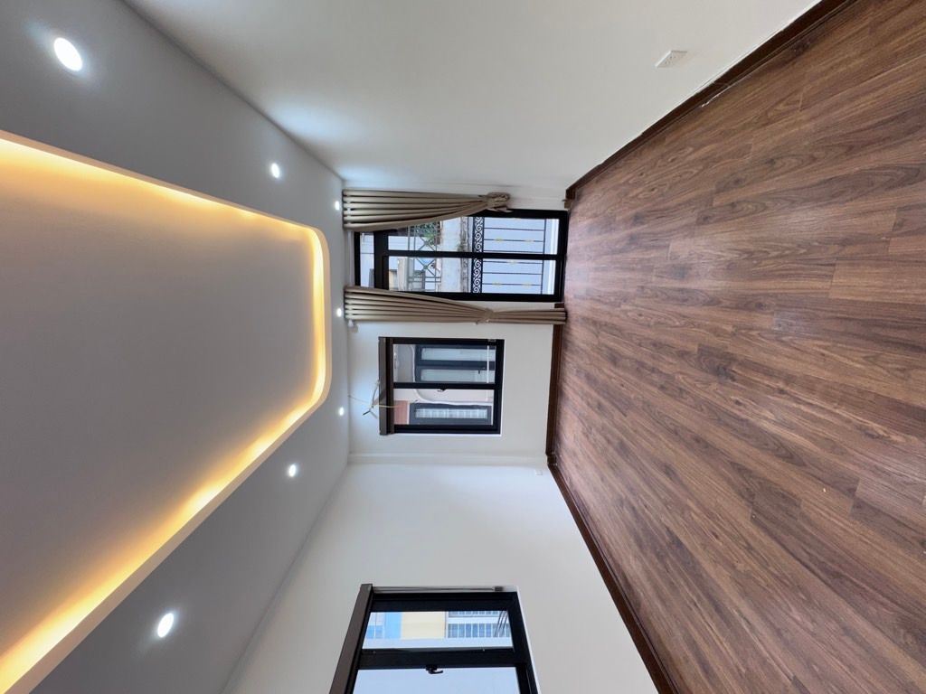 Bán nhà Định Công Thượng - diện tích 35m2 5 tầng - Lô góc hai thoáng - giá 8,3 tỷ