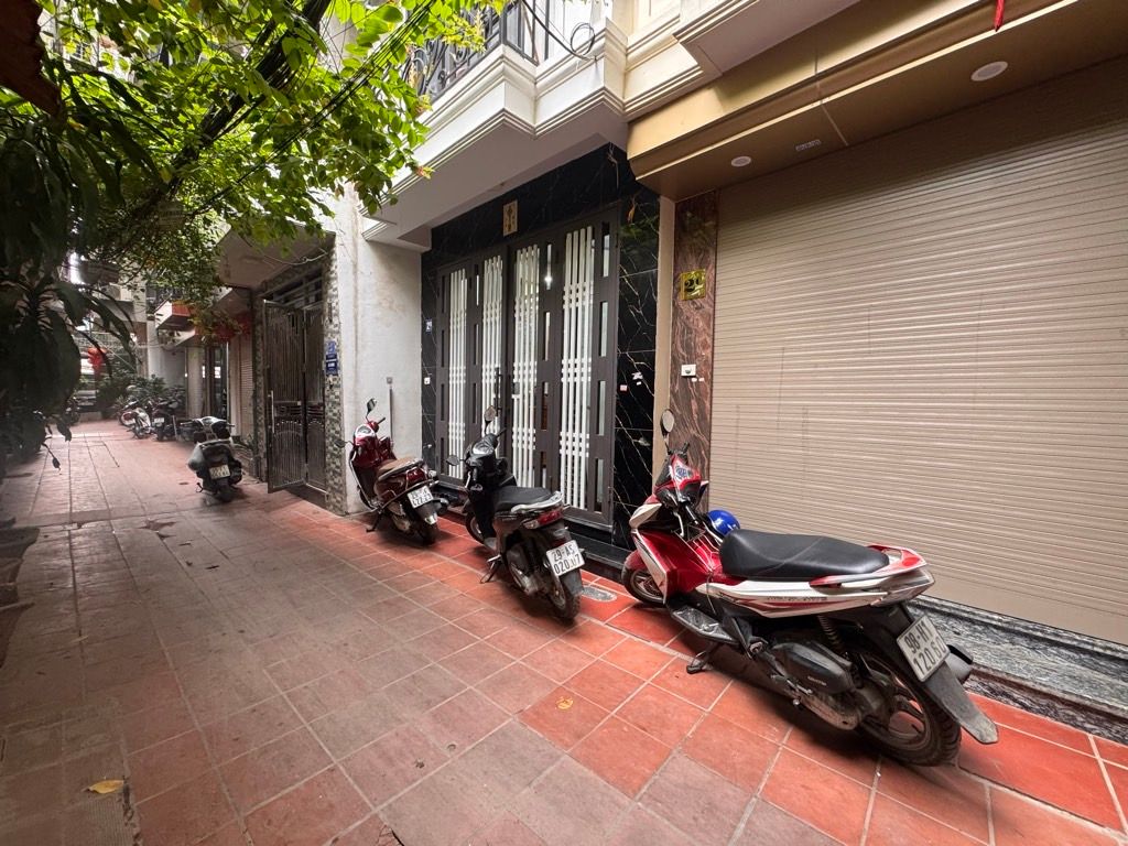 Bán nhà Lĩnh Nam - diện tích 35m2 5 tầng - Ô TÔ ĐỖ CỬA - giá 9,5 tỷ