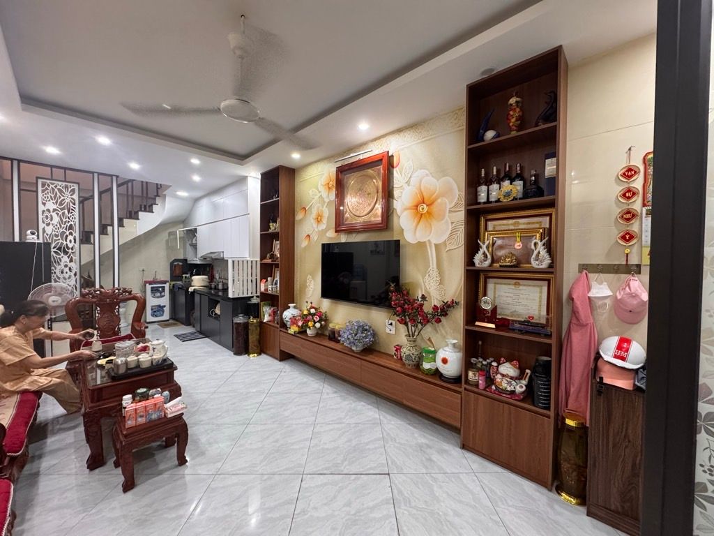 Bán nhà Lĩnh Nam - diện tích 35m2 5 tầng - Ô TÔ ĐỖ CỬA - giá 9,5 tỷ