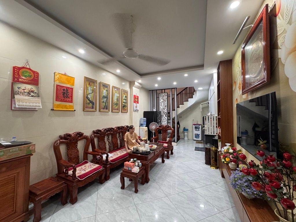 Bán nhà Lĩnh Nam - diện tích 35m2 5 tầng - Ô TÔ ĐỖ CỬA - giá 9,5 tỷ