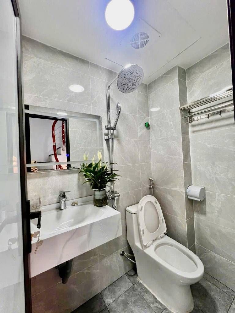 Bán nhà Hồng Mai - diện tích 18,6m2 5 tầng - Ô tô tránh - giá 6,38 tỷ