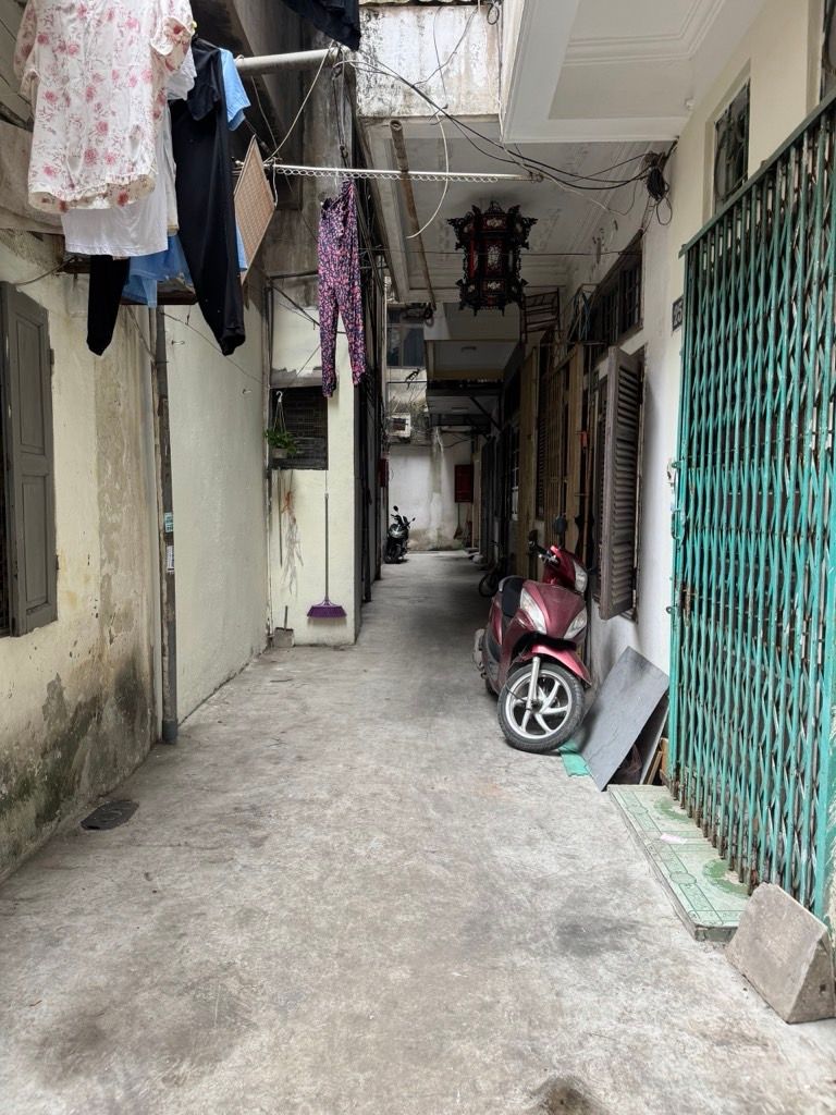 Bán nhà Phố Vọng - diện tích 35m2 2 tầng - đất tặng nhà - giá 8,96 tỷ