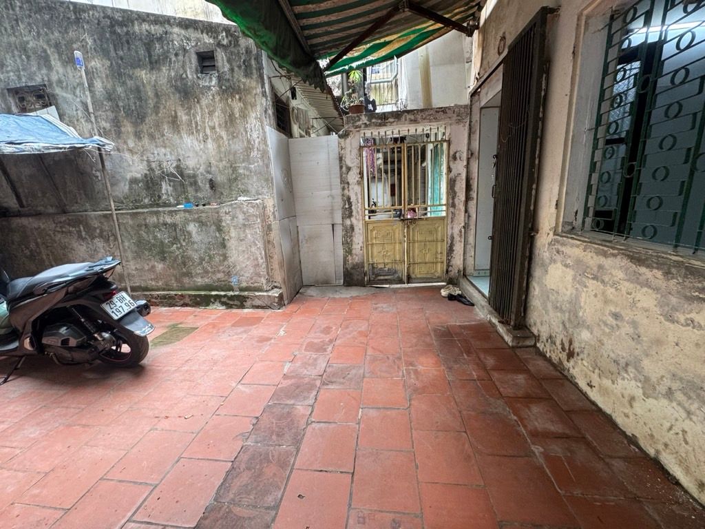 Bán nhà Phố Vọng - diện tích 35m2 2 tầng - đất tặng nhà - giá 8,96 tỷ