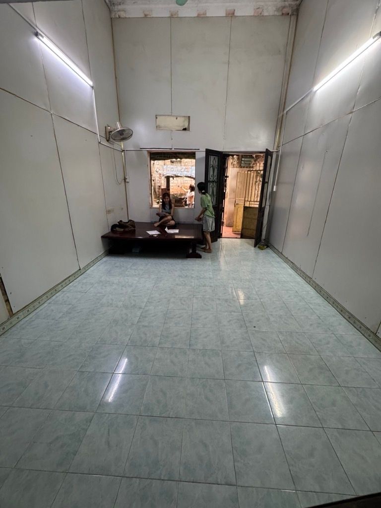 Bán nhà Phố Vọng - diện tích 35m2 2 tầng - đất tặng nhà - giá 8,96 tỷ