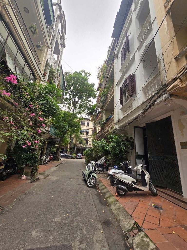 Bán nhà Trương Định - diện tích 62m2 4 tầng - ô tô tránh - giá 22,5 tỷ