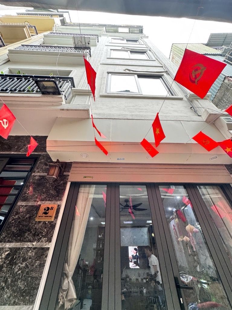 Bán nhà Trương Định - diện tích 43m2 5 tầng - Ô tô sát nhà - giá 13 tỷ