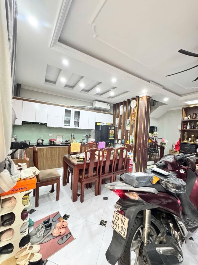 Bán nhà Trương Định - diện tích 43m2 5 tầng - Ô tô sát nhà - giá 13 tỷ