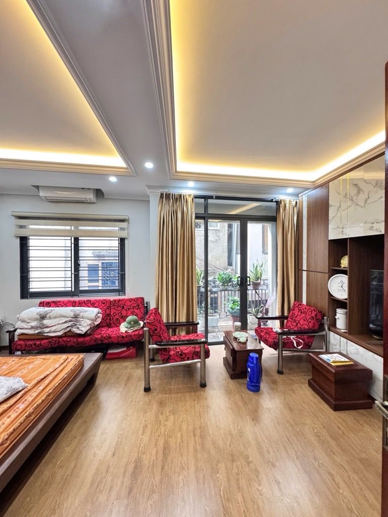 Bán nhà Trương Định - diện tích 43m2 5 tầng - Ô tô sát nhà - giá 13 tỷ