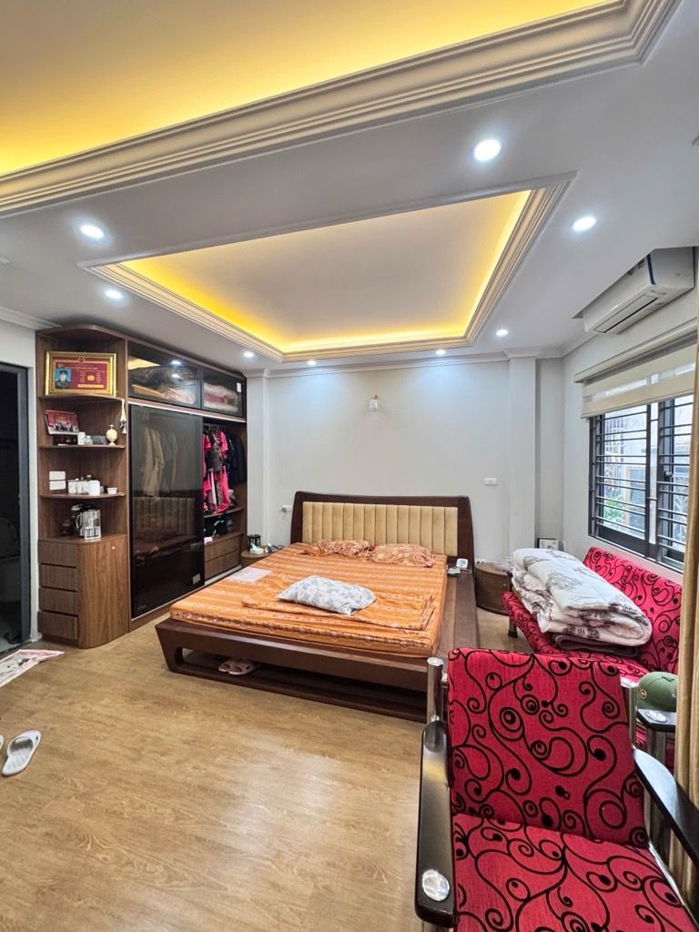 Bán nhà Trương Định - diện tích 43m2 5 tầng - Ô tô sát nhà - giá 13 tỷ