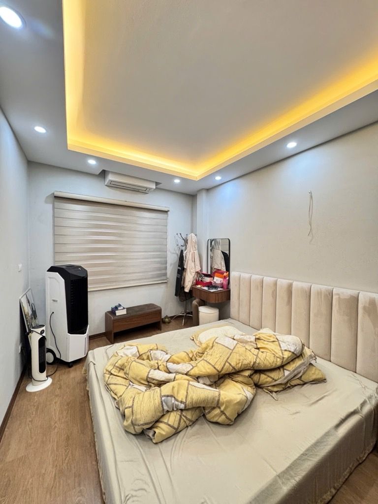 Bán nhà Trương Định - diện tích 43m2 5 tầng - Ô tô sát nhà - giá 13 tỷ