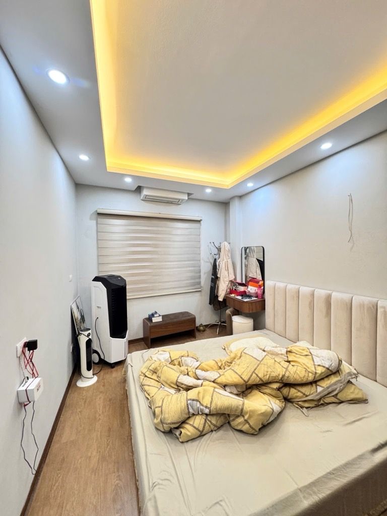 Bán nhà Trương Định - diện tích 43m2 5 tầng - Ô tô sát nhà - giá 13 tỷ