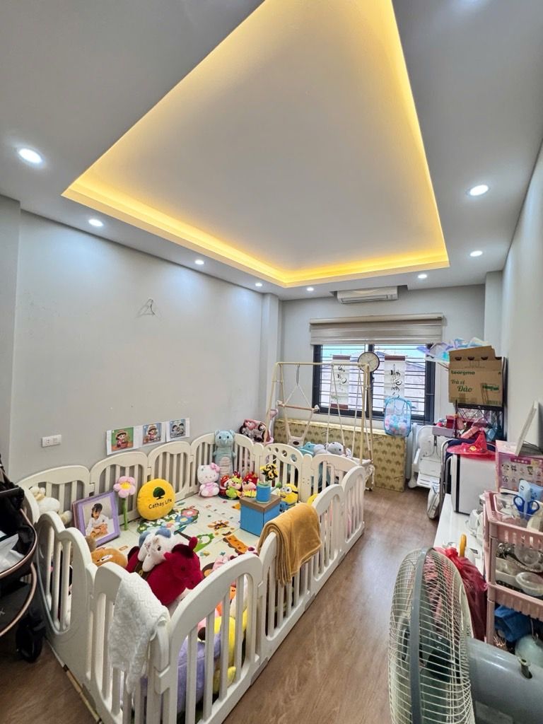 Bán nhà Trương Định - diện tích 43m2 5 tầng - Ô tô sát nhà - giá 13 tỷ