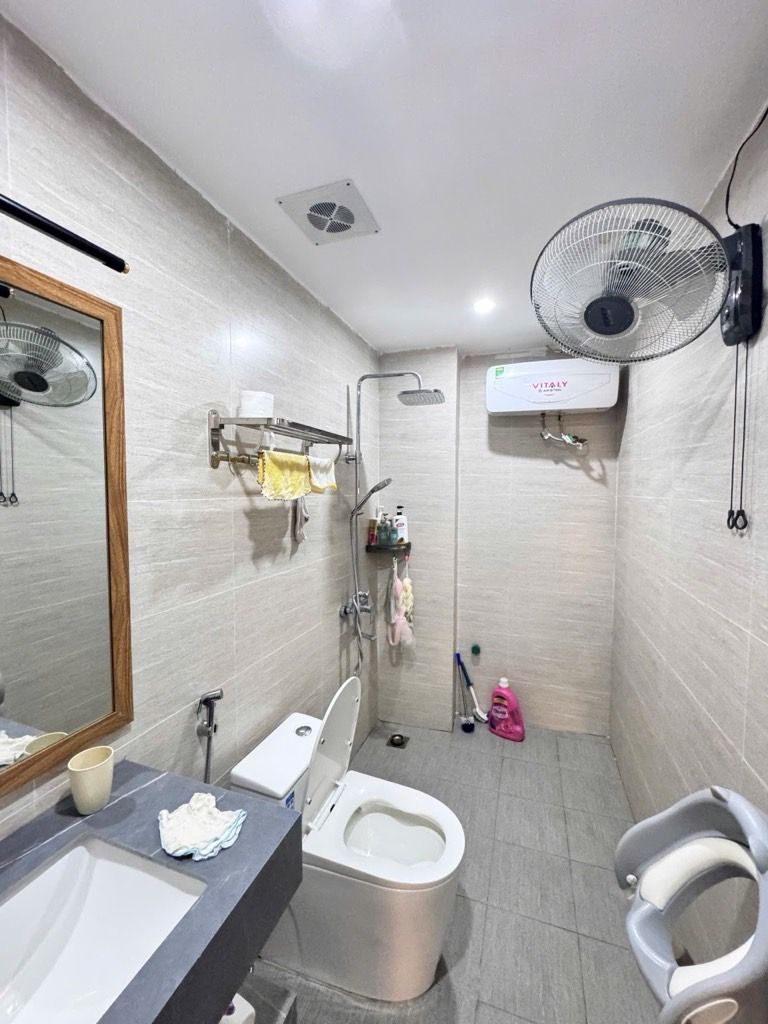 Bán nhà Trương Định - diện tích 43m2 5 tầng - Ô tô sát nhà - giá 13 tỷ