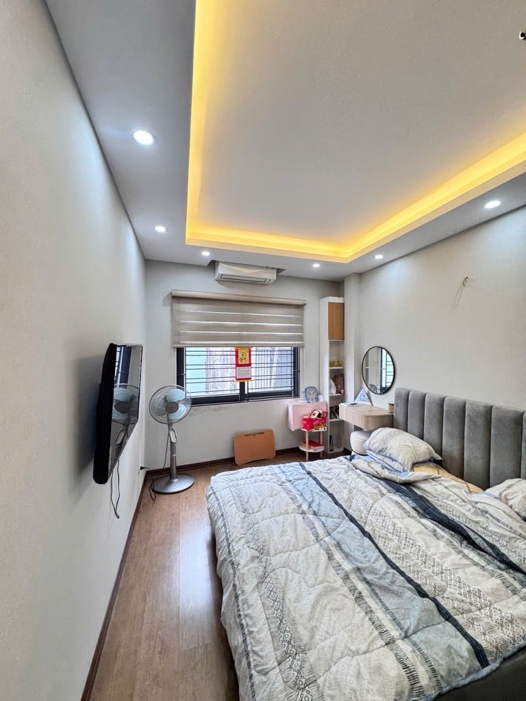 Bán nhà Trương Định - diện tích 43m2 5 tầng - Ô tô sát nhà - giá 13 tỷ