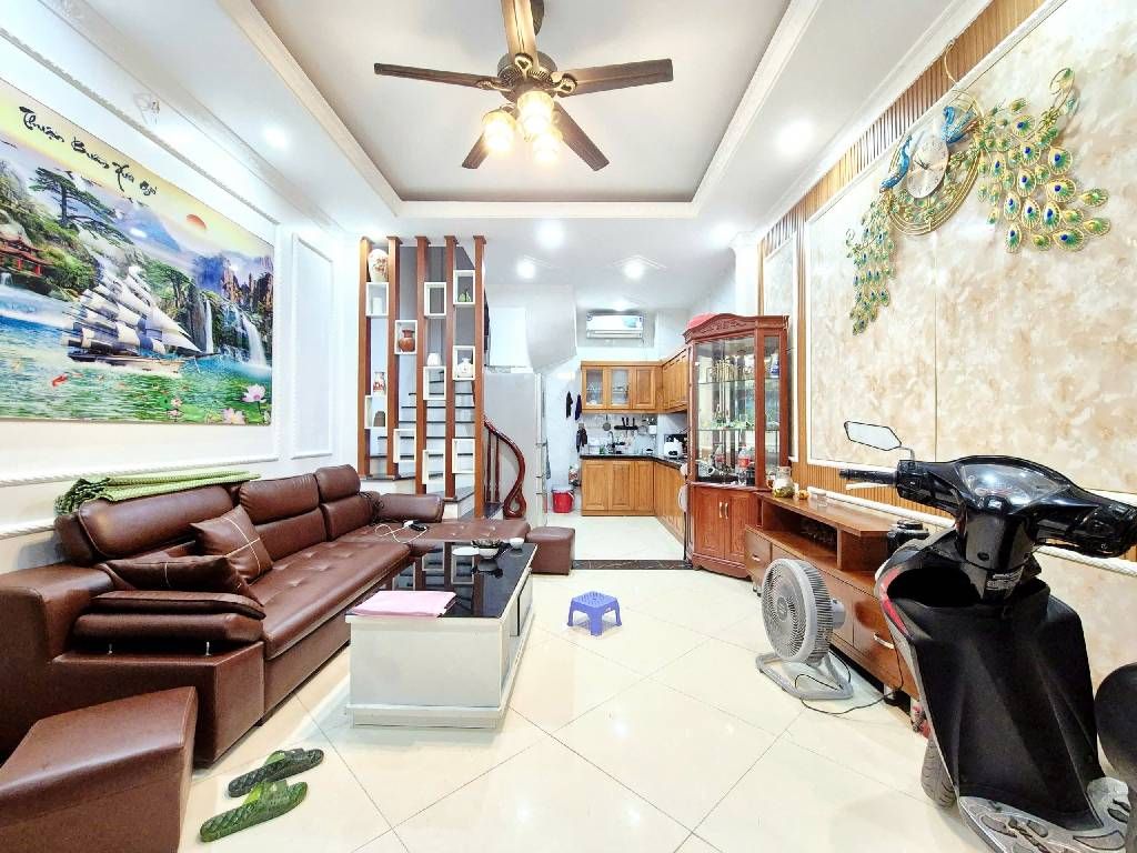 Bán nhà Đại Từ - diện tích 32,8m2 5 tầng - Nhà đẹp hiếm có - giá 9 tỷ