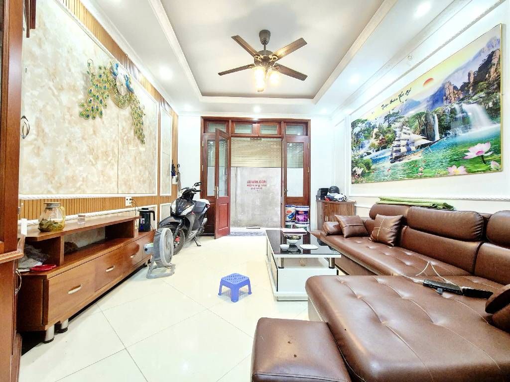 Bán nhà Đại Từ - diện tích 32,8m2 5 tầng - Nhà đẹp hiếm có - giá 9 tỷ