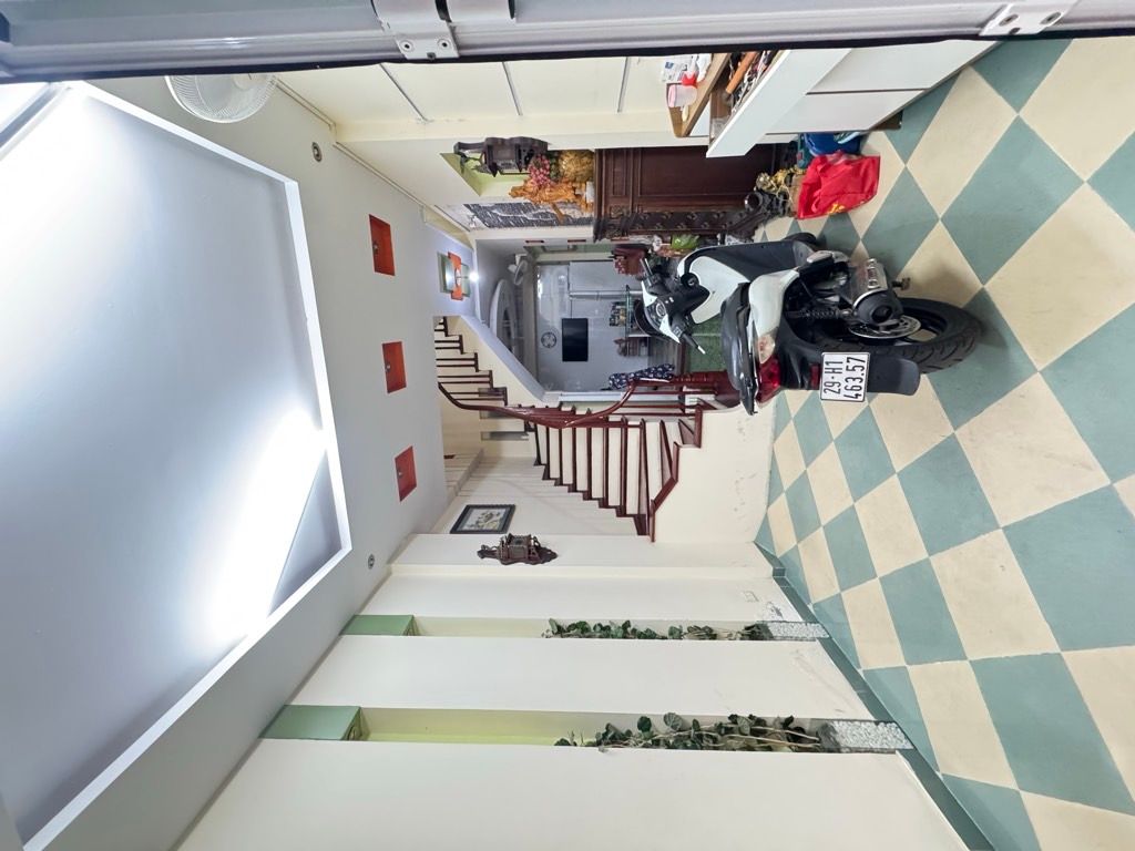 Bán nhà Đường Láng - diện tích 34m2 5 tầng - Nhà dân xây chắc chắn - giá 14,4 tỷ