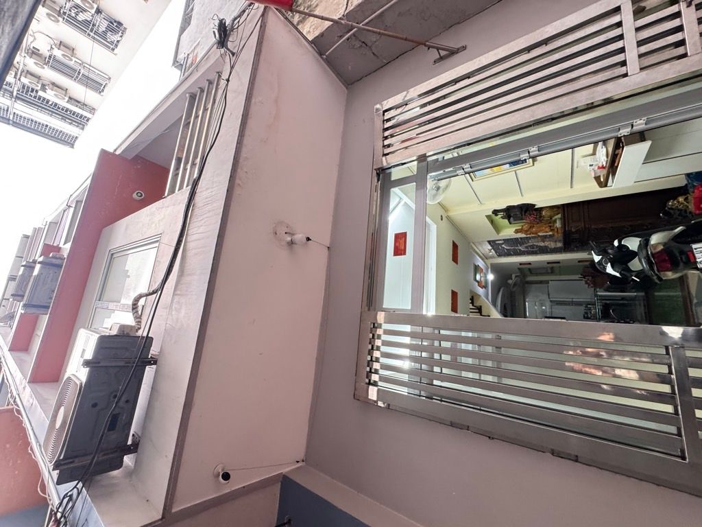 Bán nhà Đường Láng - diện tích 34m2 5 tầng - Nhà dân xây chắc chắn - giá 14,4 tỷ