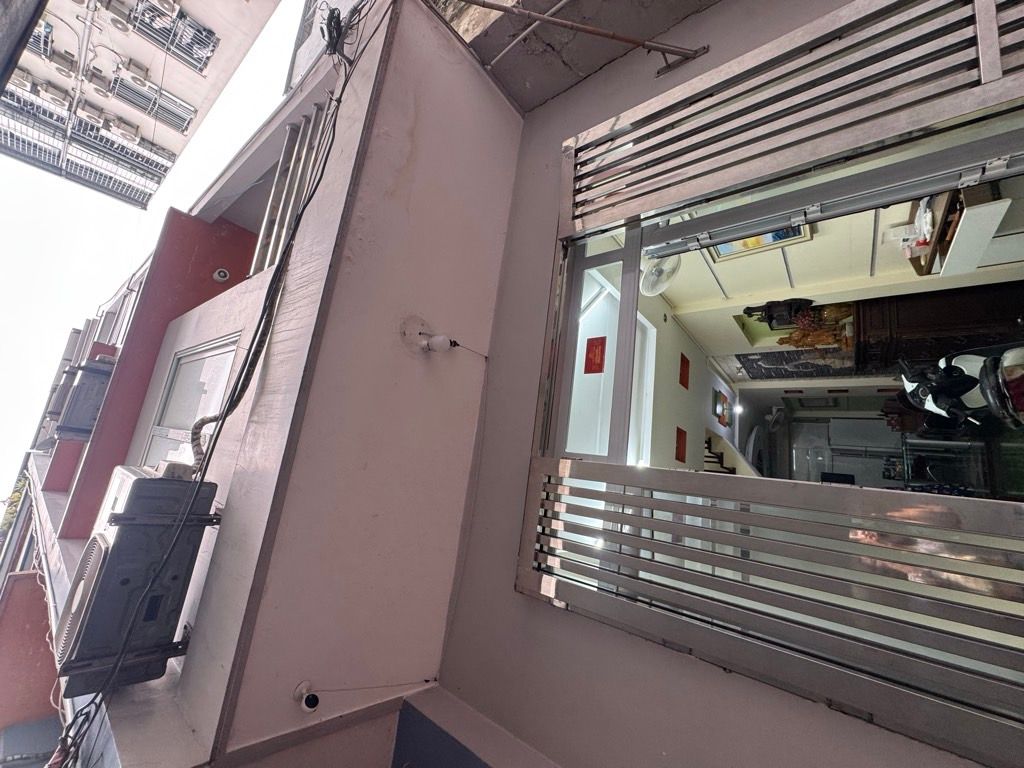 Bán nhà Đường Láng - diện tích 34m2 5 tầng - Nhà dân xây chắc chắn - giá 14,4 tỷ