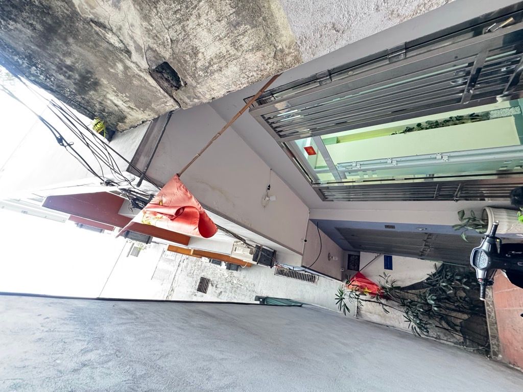 Bán nhà Đường Láng - diện tích 34m2 5 tầng - Nhà dân xây chắc chắn - giá 14,4 tỷ