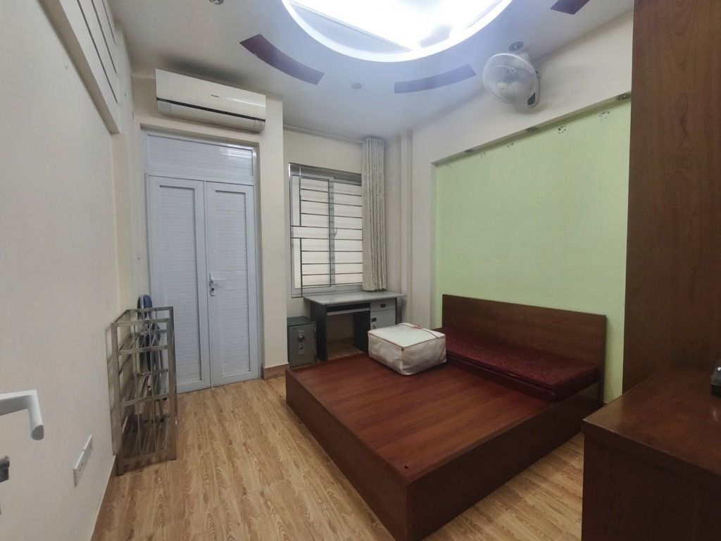 Bán nhà Đường Láng - diện tích 34m2 5 tầng - Nhà dân xây chắc chắn - giá 14,4 tỷ