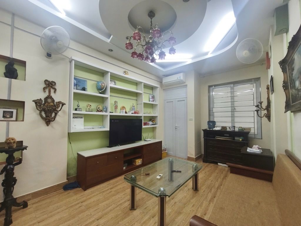 Bán nhà Đường Láng - diện tích 34m2 5 tầng - Nhà dân xây chắc chắn - giá 14,4 tỷ