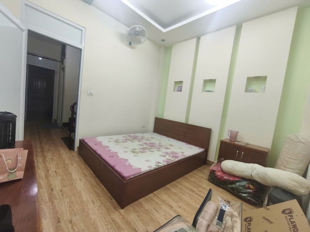 Bán nhà Đường Láng - diện tích 34m2 5 tầng - Nhà dân xây chắc chắn - giá 14,4 tỷ