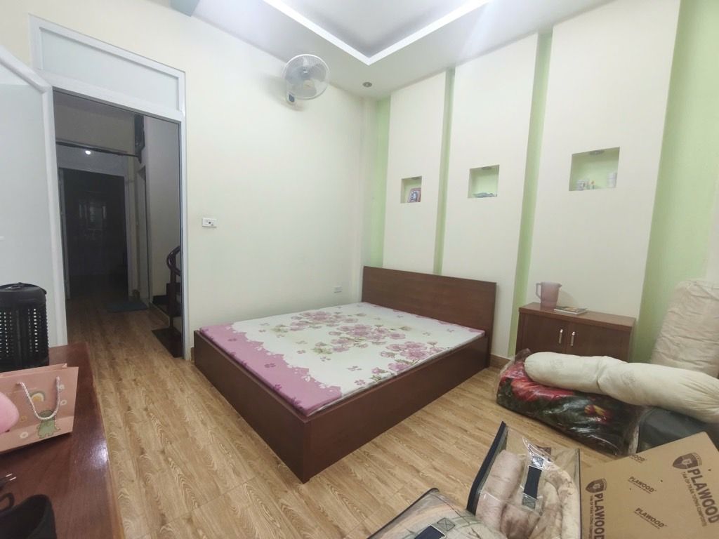 Bán nhà Đường Láng - diện tích 34m2 5 tầng - Nhà dân xây chắc chắn - giá 14,4 tỷ