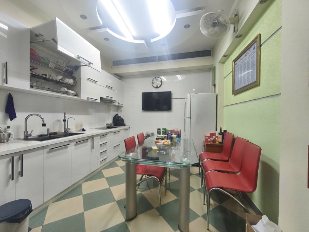 Bán nhà Đường Láng - diện tích 34m2 5 tầng - Nhà dân xây chắc chắn - giá 14,4 tỷ