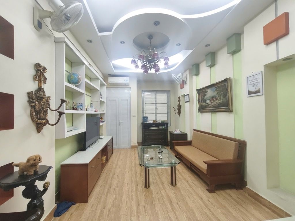 Bán nhà Đường Láng - diện tích 34m2 5 tầng - Nhà dân xây chắc chắn - giá 14,4 tỷ