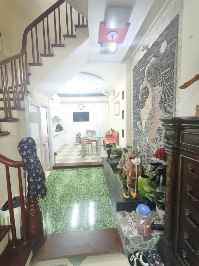 Bán nhà Đường Láng - diện tích 34m2 5 tầng - Nhà dân xây chắc chắn - giá 14,4 tỷ