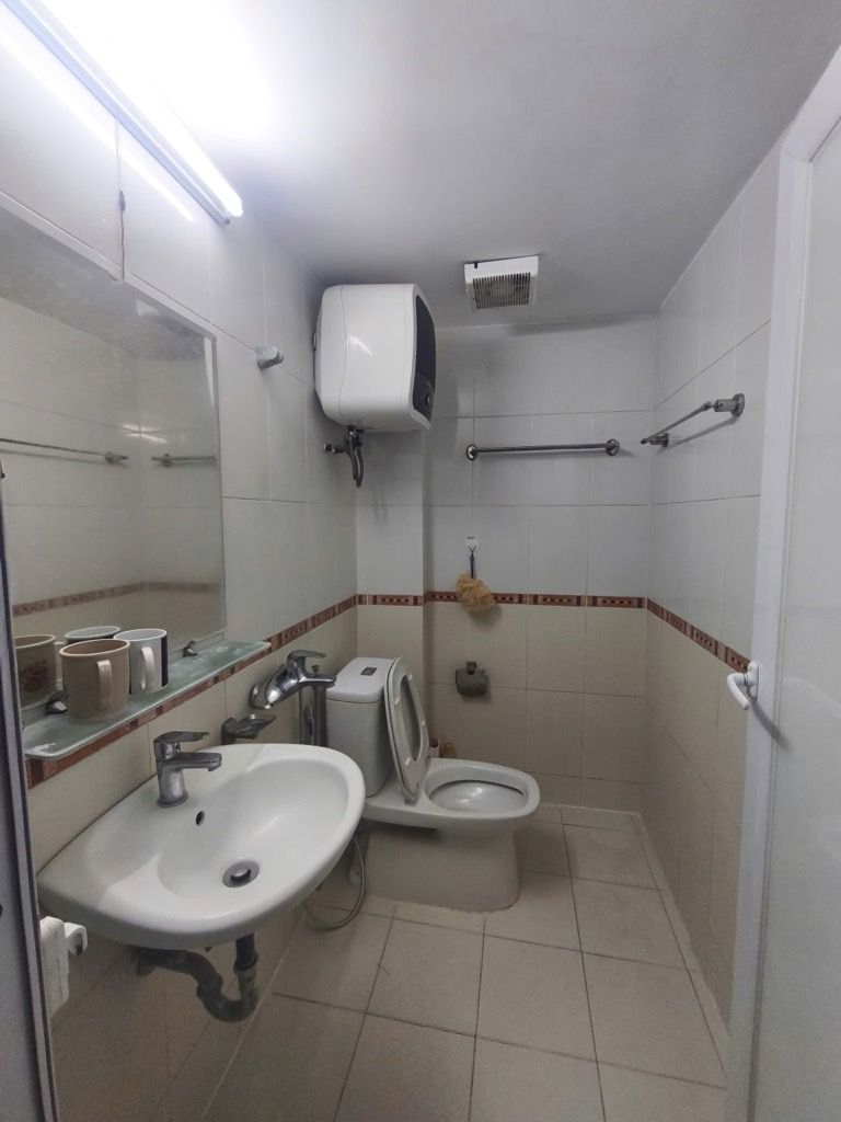 Bán nhà Đường Láng - diện tích 34m2 5 tầng - Nhà dân xây chắc chắn - giá 14,4 tỷ