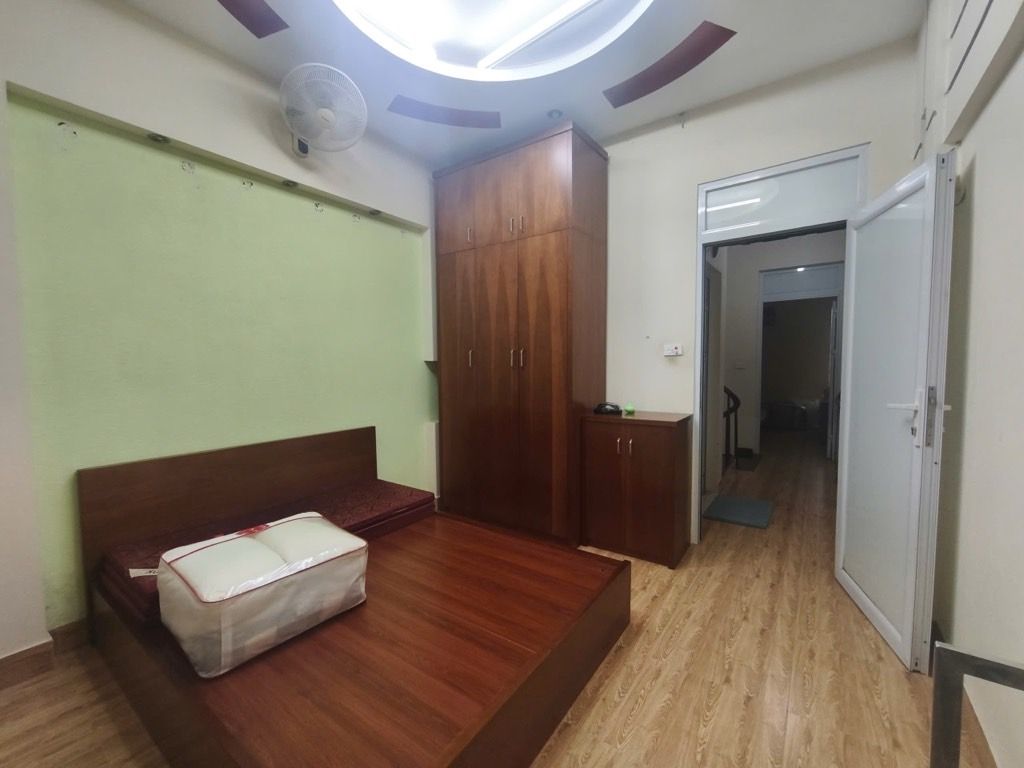 Bán nhà Đường Láng - diện tích 34m2 5 tầng - Nhà dân xây chắc chắn - giá 14,4 tỷ