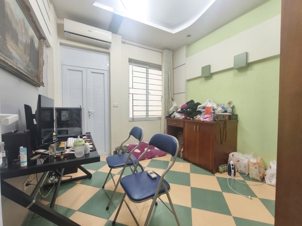 Bán nhà Đường Láng - diện tích 34m2 5 tầng - Nhà dân xây chắc chắn - giá 14,4 tỷ