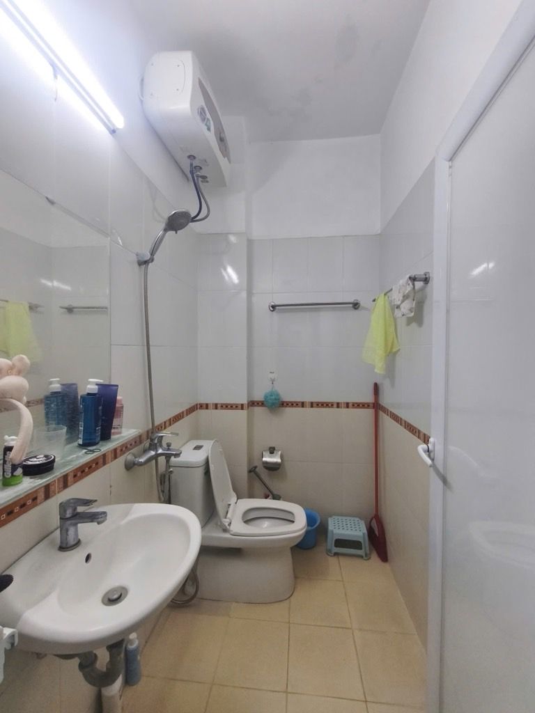 Bán nhà Đường Láng - diện tích 34m2 5 tầng - Nhà dân xây chắc chắn - giá 14,4 tỷ