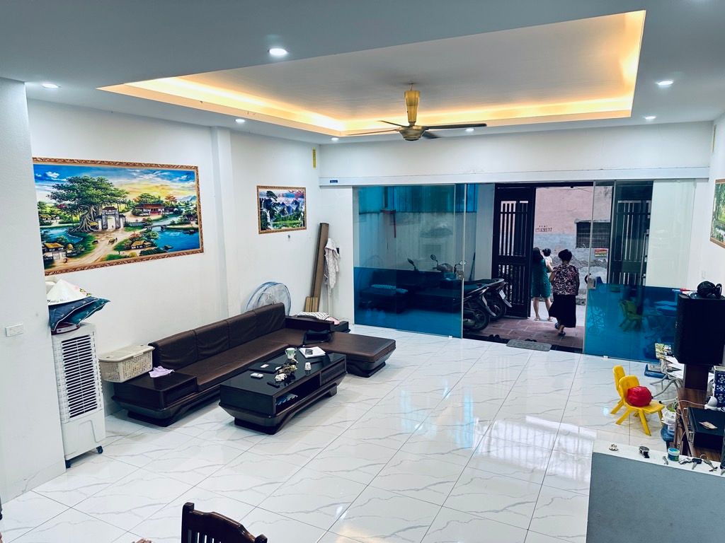 Bán nhà Định Công Hạ - diện tích 71.5m2 3 tầng - ô tô đỗ cửa - giá 7,5 tỷ