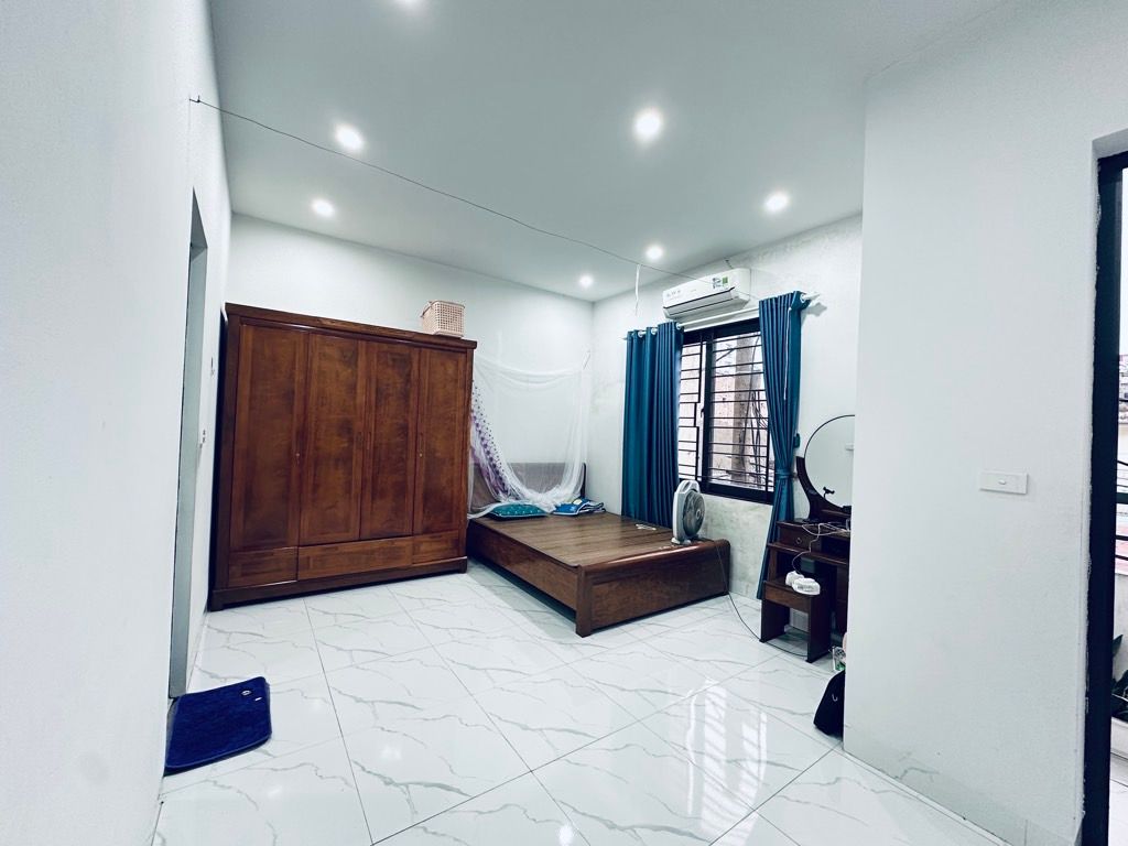 Bán nhà Định Công Hạ - diện tích 71.5m2 3 tầng - ô tô đỗ cửa - giá 7,5 tỷ