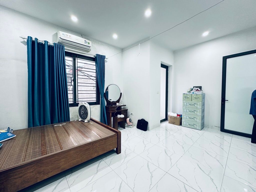 Bán nhà Định Công Hạ - diện tích 71.5m2 3 tầng - ô tô đỗ cửa - giá 7,5 tỷ