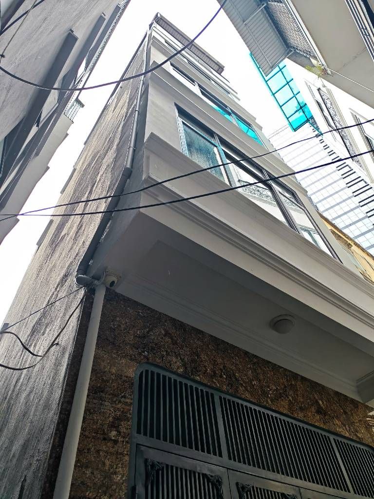 Bán nhà Thịnh Quang - diện tích 20m2 6 tầng - ô tô đỗ cửa - giá 7,9 tỷ