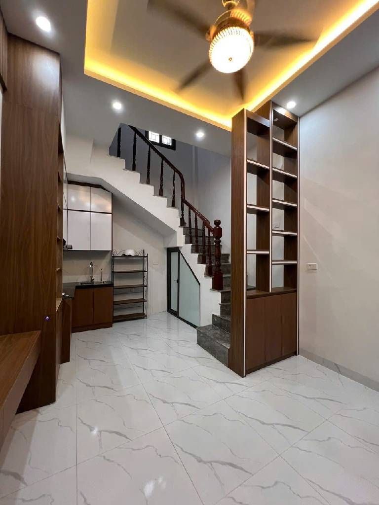 Bán nhà Thịnh Quang - diện tích 20m2 6 tầng - ô tô đỗ cửa - giá 7,9 tỷ