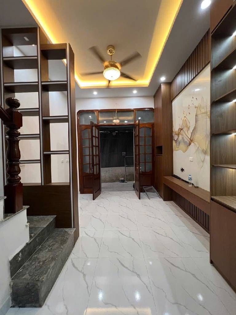 Bán nhà Thịnh Quang - diện tích 20m2 6 tầng - ô tô đỗ cửa - giá 7,9 tỷ