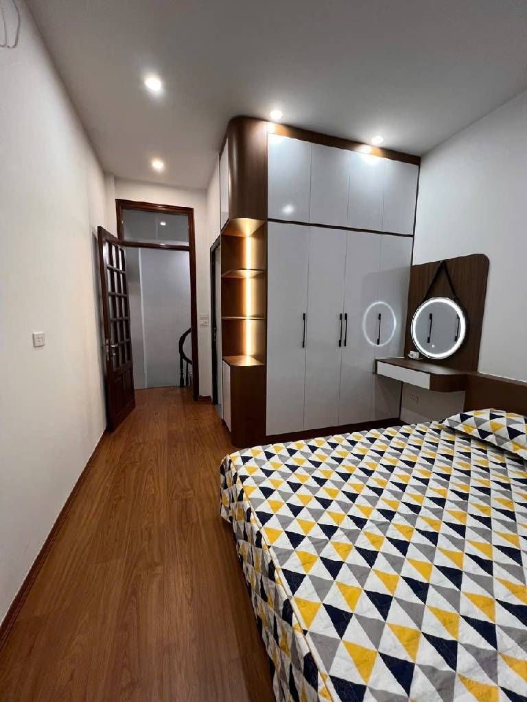 Bán nhà Thịnh Quang - diện tích 20m2 6 tầng - ô tô đỗ cửa - giá 7,9 tỷ