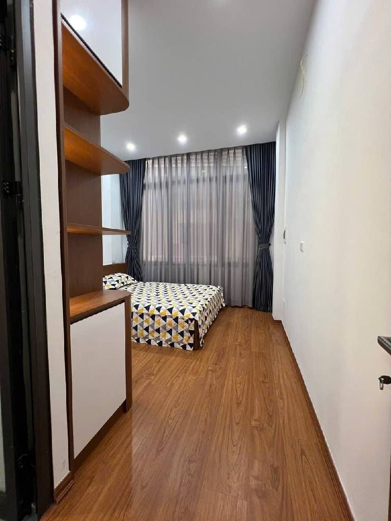 Bán nhà Thịnh Quang - diện tích 20m2 6 tầng - ô tô đỗ cửa - giá 7,9 tỷ