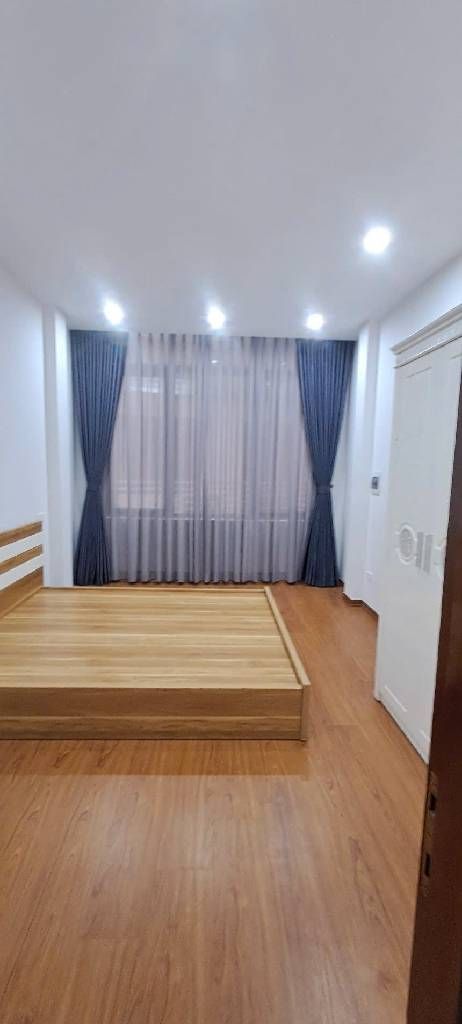 Bán nhà Thịnh Quang - diện tích 20m2 6 tầng - ô tô đỗ cửa - giá 7,9 tỷ