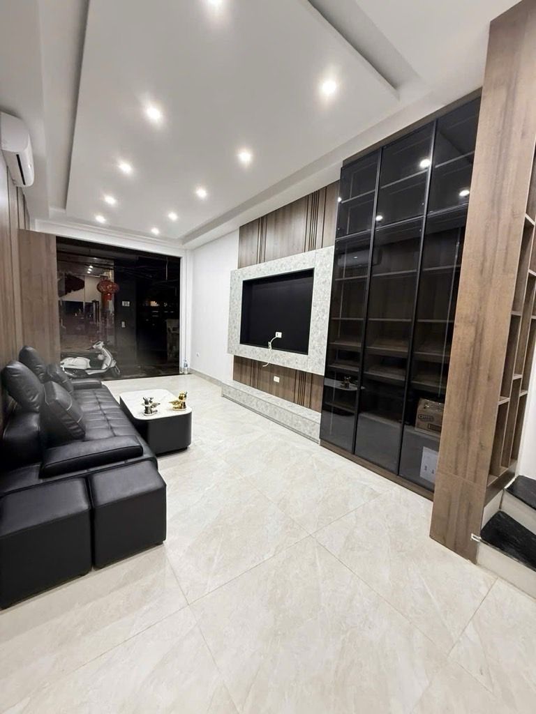 Bán nhà Trần Khát Chân - diện tích 34m2 6 tầng - Ô tô đỗ gần - giá 9,9 tỷ