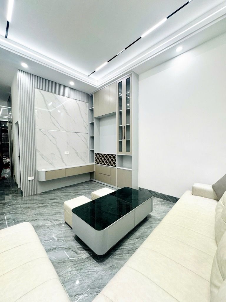 Bán nhà Đường Láng - diện tích 36.1m2 5 tầng - Ô tô tránh - giá 15,5 tỷ